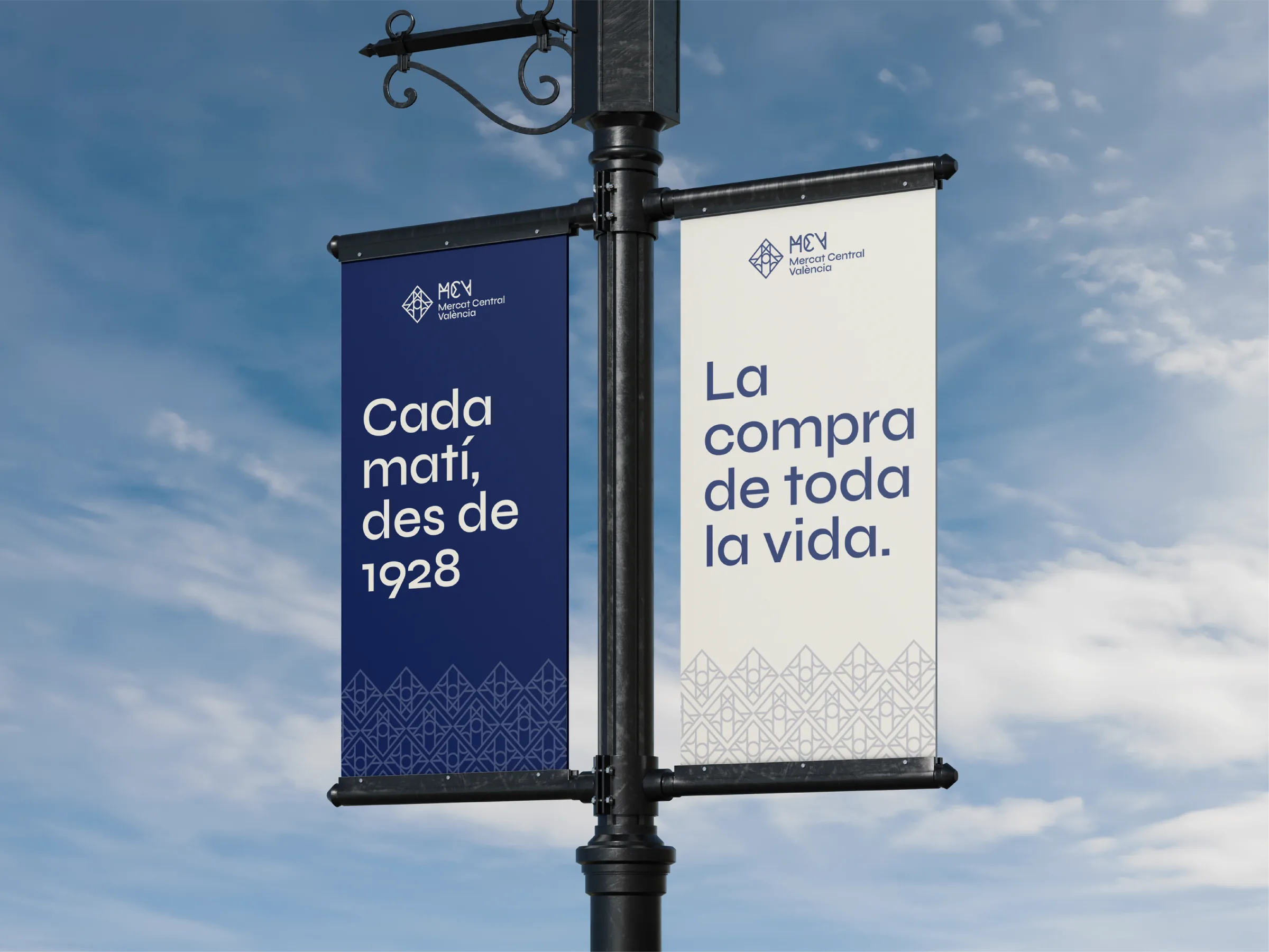Street banners reading “Cada matí, des de 1928” and “La compra de toda la vida”